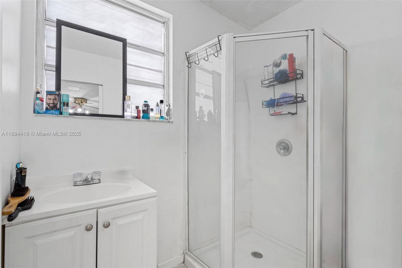 Please Call For Address, Miami, FL 33172 Photo