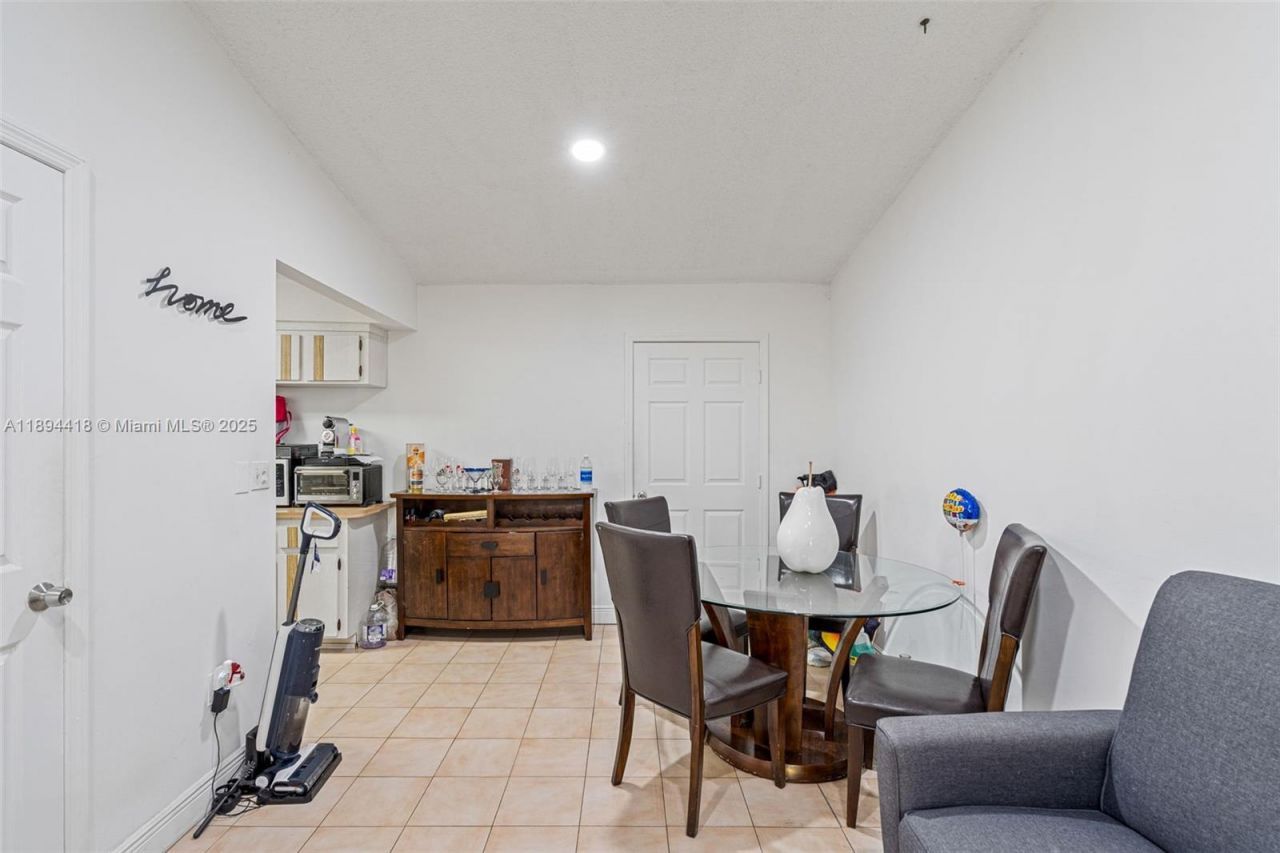 Please Call For Address, Miami, FL 33172 Photo