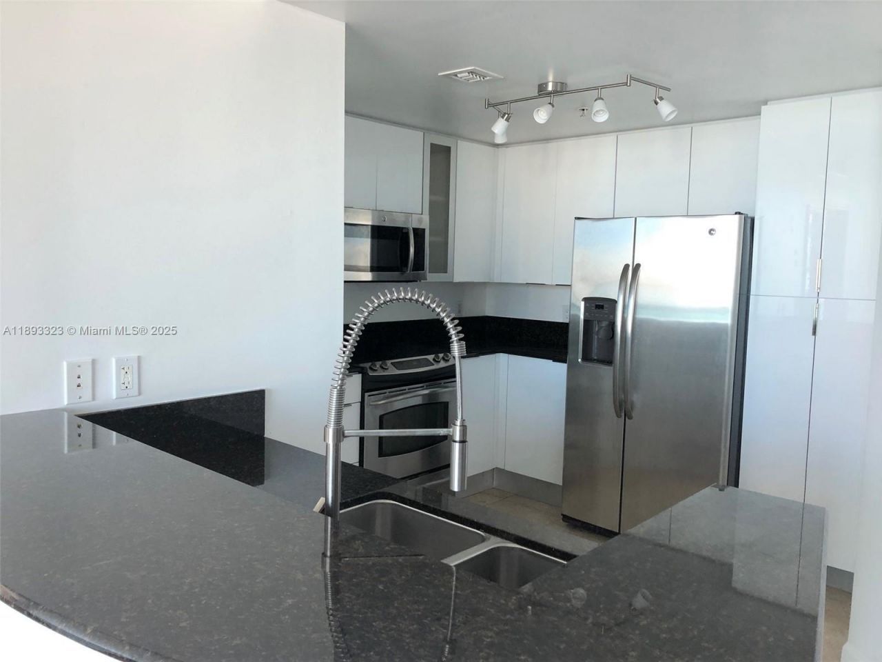 7900 Harbor Island Dr, Unit 1103, North Bay Village, FL 33141 Photo