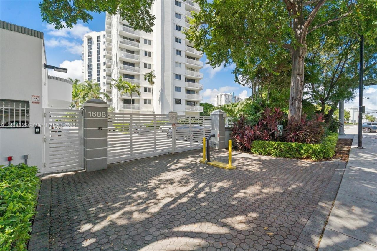 1688 West Ave, Unit 1004, Miami Beach, FL 33139 Photo
