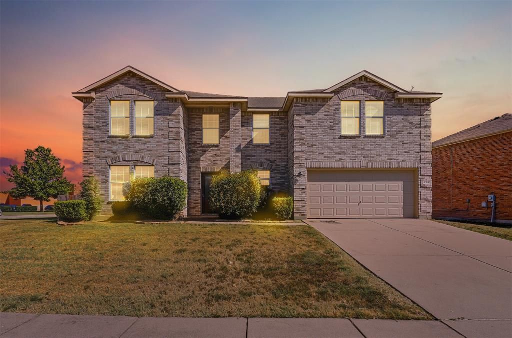 701 S Heights Drive, Crowley, TX 76036 Main Photo