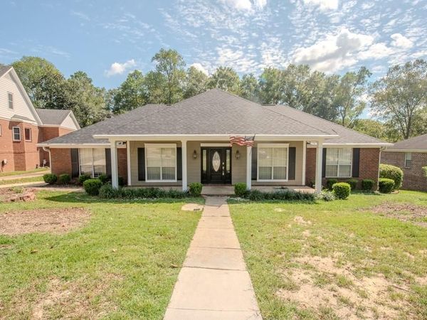 1171 Newbury Lane E, Mobile, AL 36695