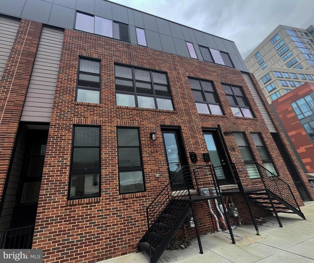 678 N 13th Street, Philadelphia, PA 19123 Main Photo