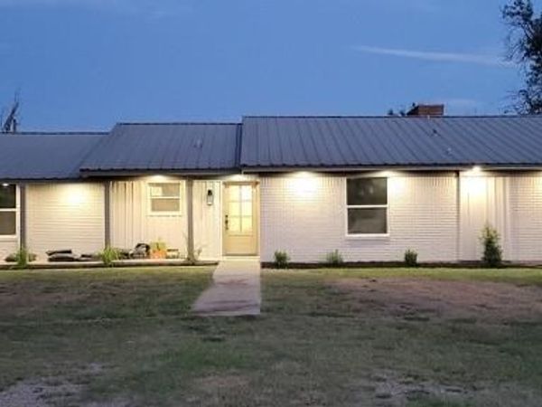 110 Twin Circle, Wortham, TX 76693