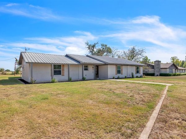 110 Twin Circle, Wortham, TX 76693