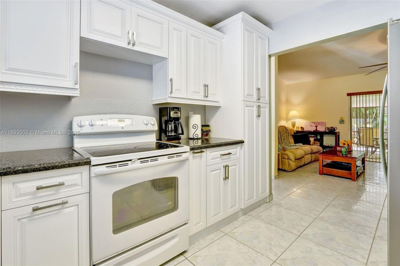 18045 SW 87th Ct, Palmetto Bay, FL 33157 Photo