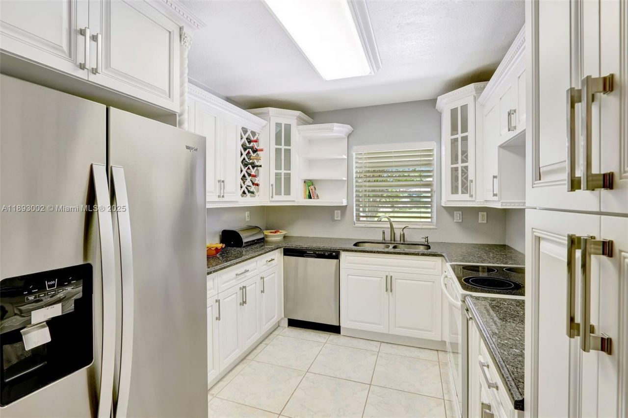 18045 SW 87th Ct, Palmetto Bay, FL 33157 Photo