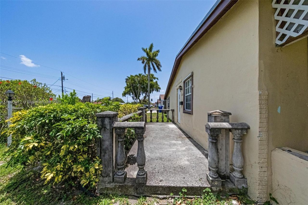 2130 Acapulco Dr, Miramar, FL 33023 Photo