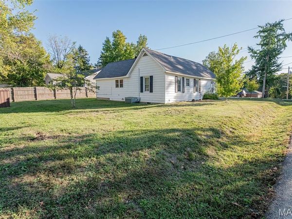 121 Anna Street, St James, MO 65559