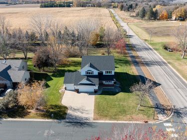 500 Chatfield Lane, Belle Plaine, MN 56011