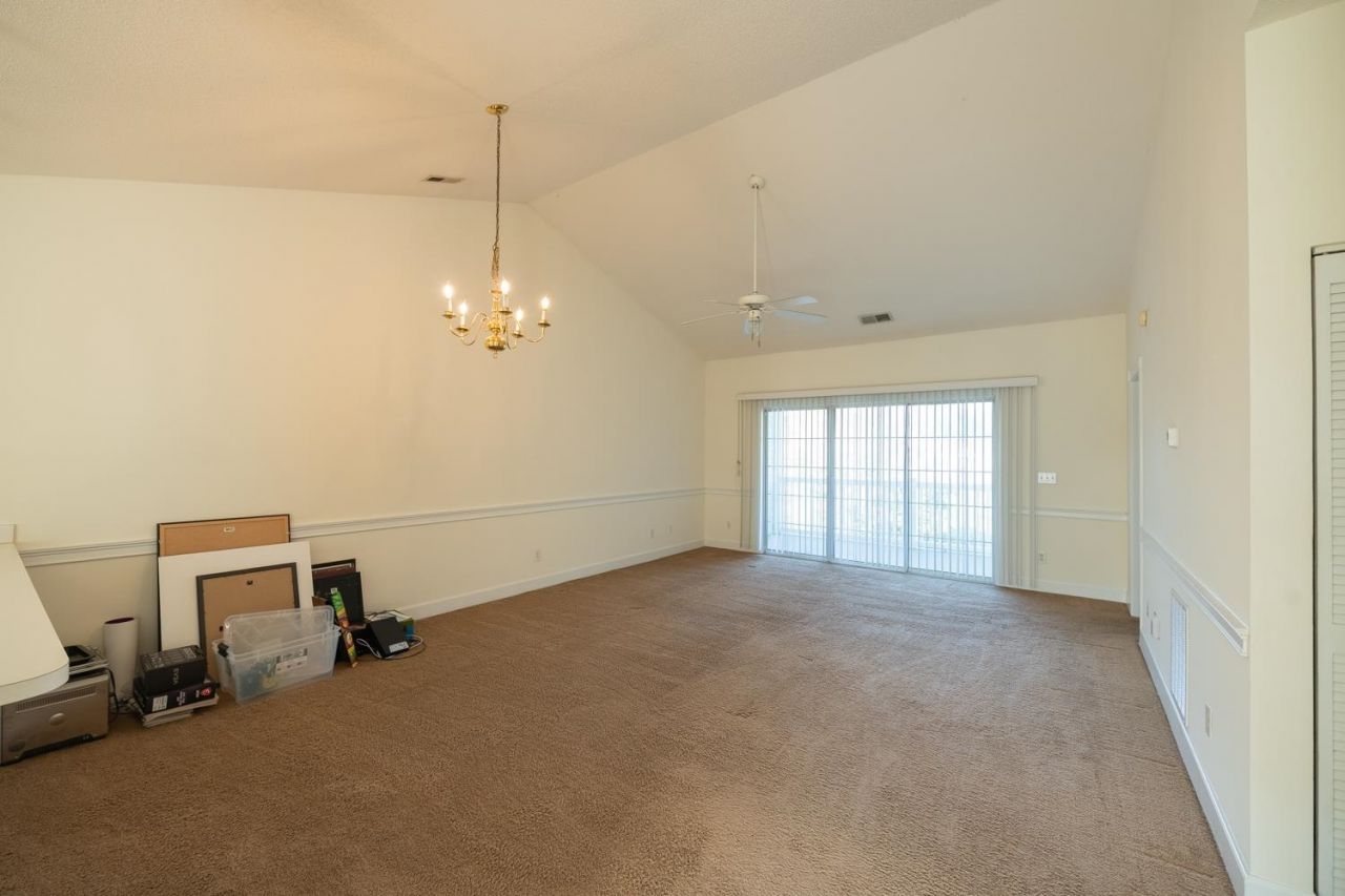 670 Riverwalk Dr. Photo 11