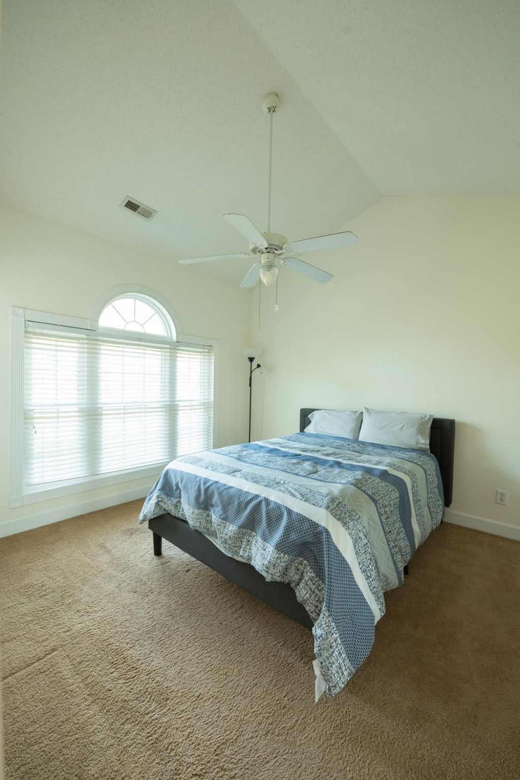 670 Riverwalk Dr. Photo 13