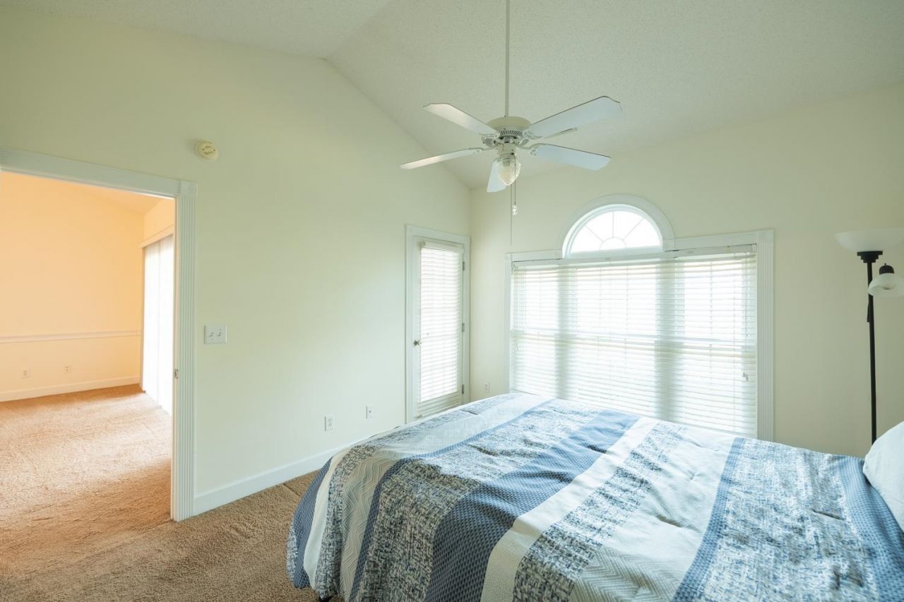 670 Riverwalk Dr. Photo 14