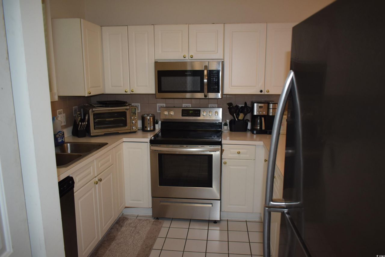 670 Riverwalk Dr. Photo 15