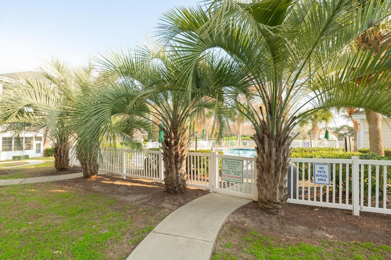 670 Riverwalk Dr. Photo 29