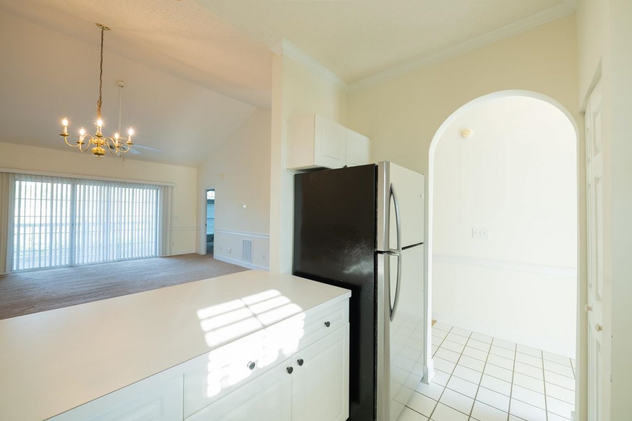 670 Riverwalk Dr. Photo 8