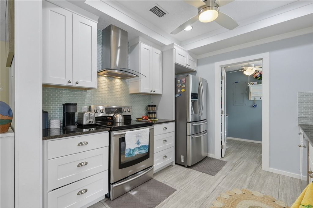 676 Royal Palm Place, Vero Beach, FL 32960 Photo