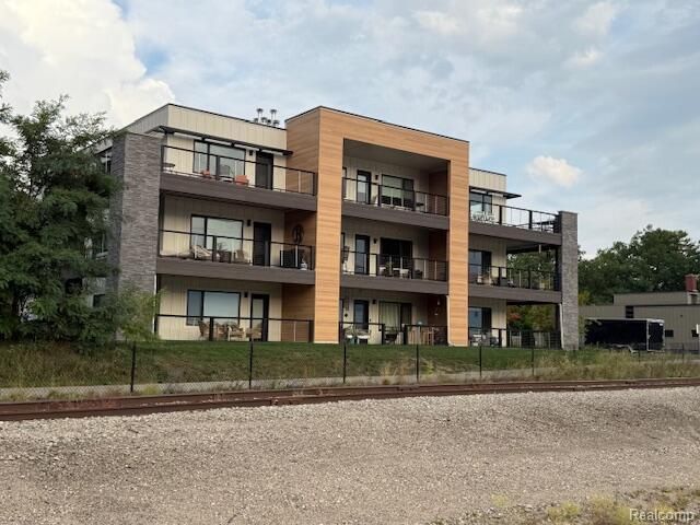 225 E 17th Street, Traverse City, MI 49684 Main Photo