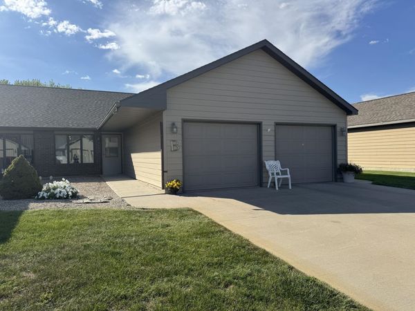 1117 S Anderson St, Mitchell, SD 57301