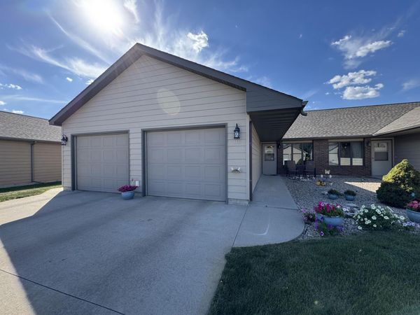 1119 S Anderson St, Mitchell, SD 57301