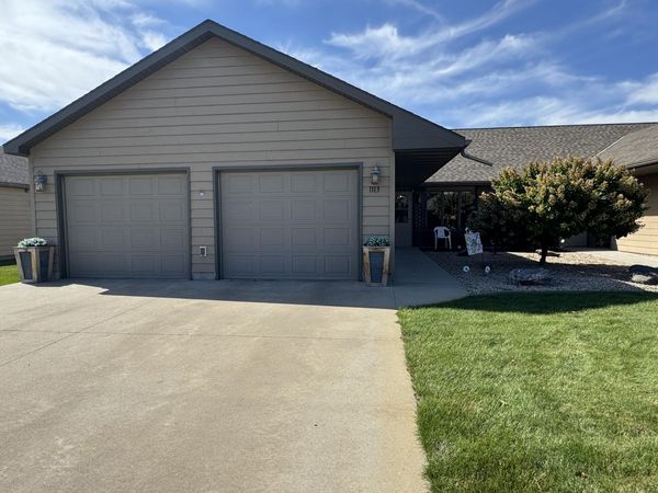 1113 S Anderson St, Mitchell, SD 57301