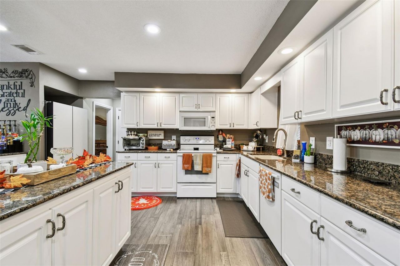 39501 Meadowood Loop, Zephyrhills, FL 33542 Photo