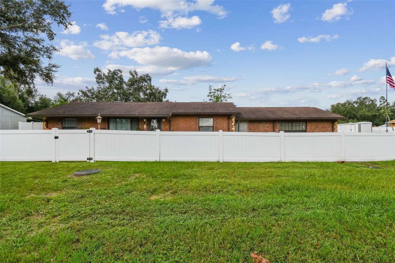 39501 Meadowood Loop, Zephyrhills, FL 33542 Photo