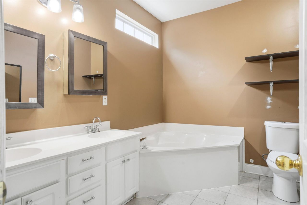 106 Hialeah Court Photo 18