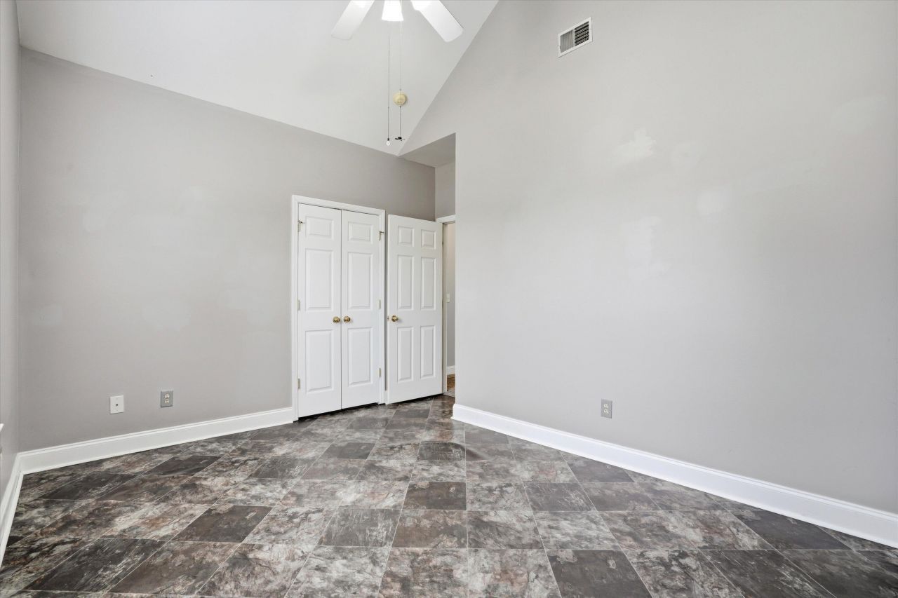 106 Hialeah Court Photo 23