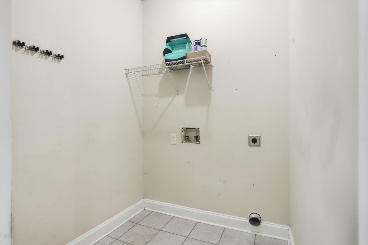 106 Hialeah Court Photo 25