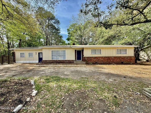 119 S Canton Club Circle, Jackson, MS 39211