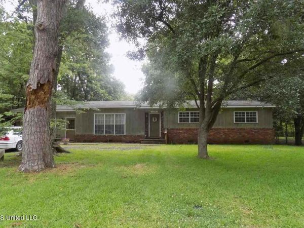 119 S Canton Club Circle, Jackson, MS 39211