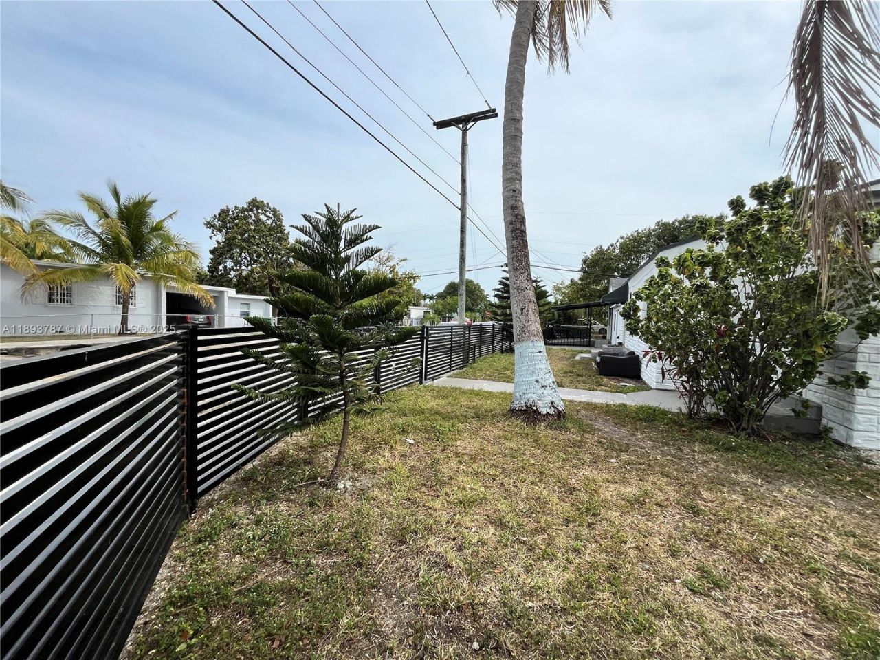 1102 NW 103rd Street, Miami, FL 33150 Photo