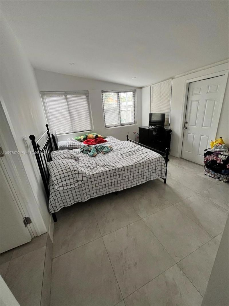 1102 NW 103rd Street, Miami, FL 33150 Photo