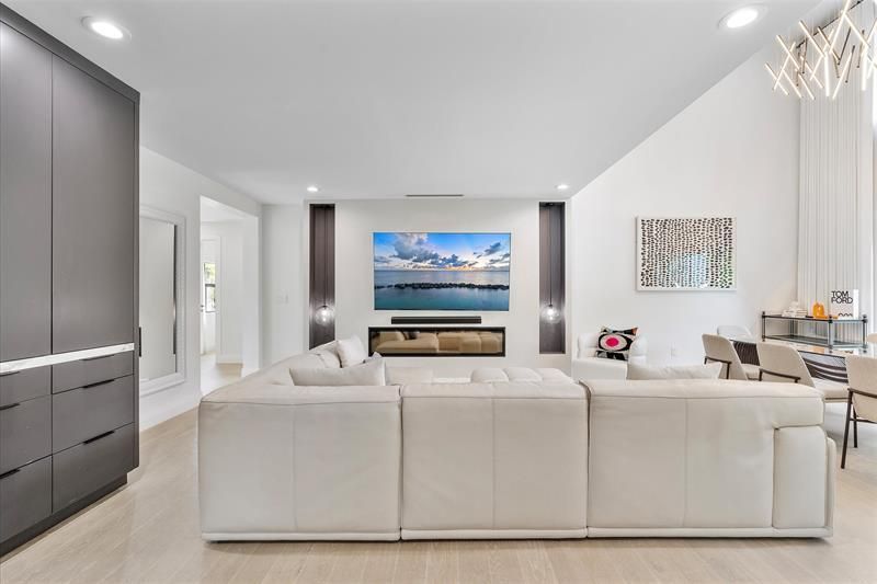 9 Tahoe Ln, Sea Ranch Lakes, FL 33308 Photo