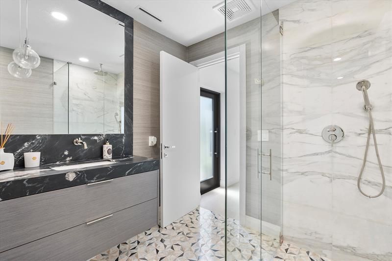 9 Tahoe Ln, Sea Ranch Lakes, FL 33308 Photo