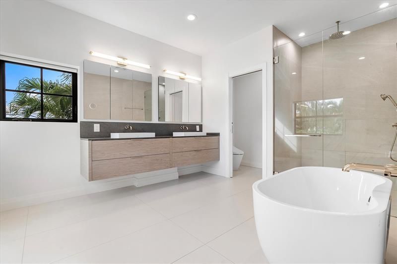 9 Tahoe Ln, Sea Ranch Lakes, FL 33308 Photo