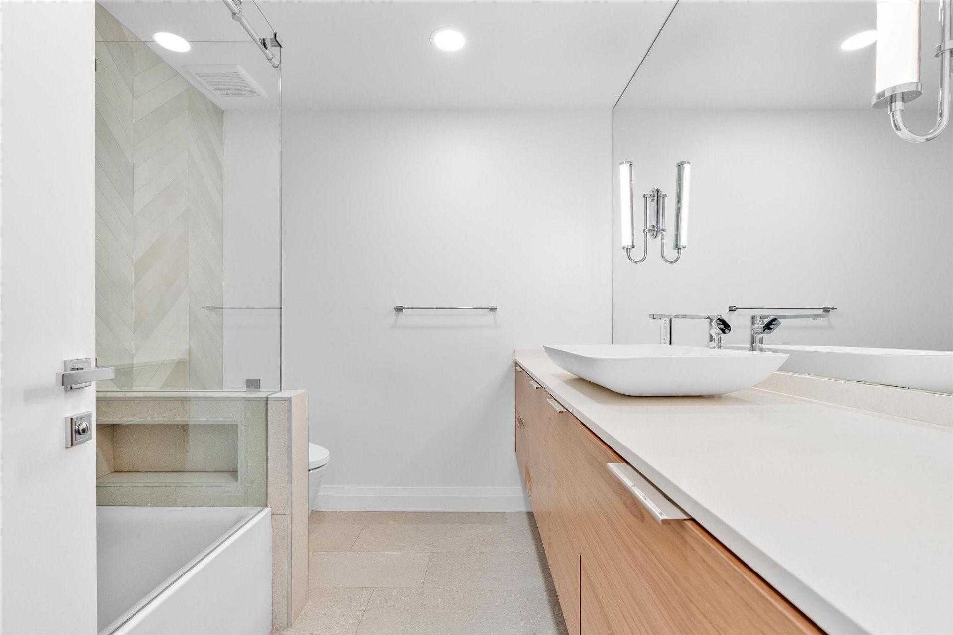 9 Tahoe Lane, Sea Ranch Lakes, FL 33308 Photo