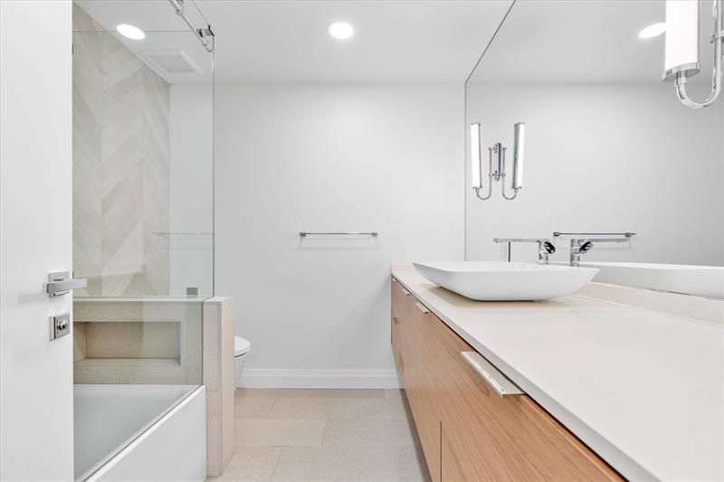 9 Tahoe Ln, Sea Ranch Lakes, FL 33308 Photo