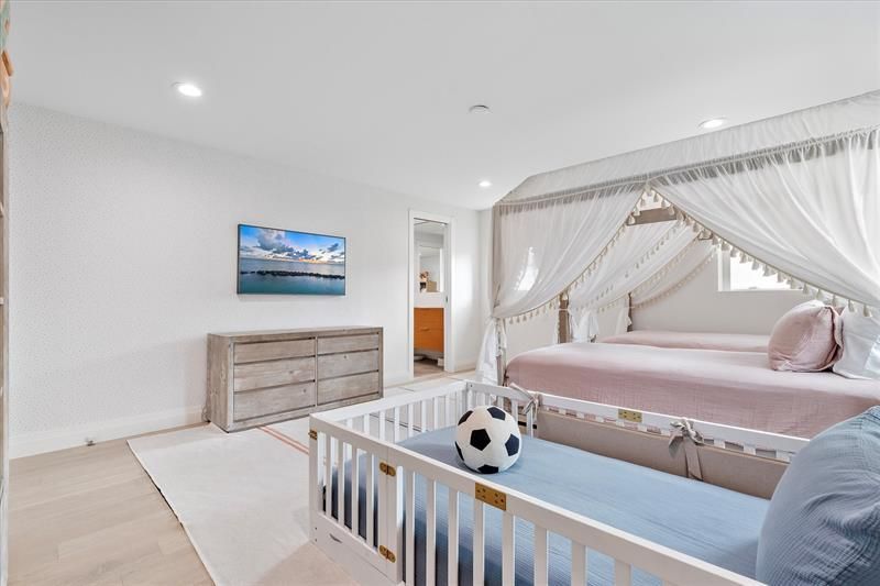 9 Tahoe Ln, Sea Ranch Lakes, FL 33308 Photo