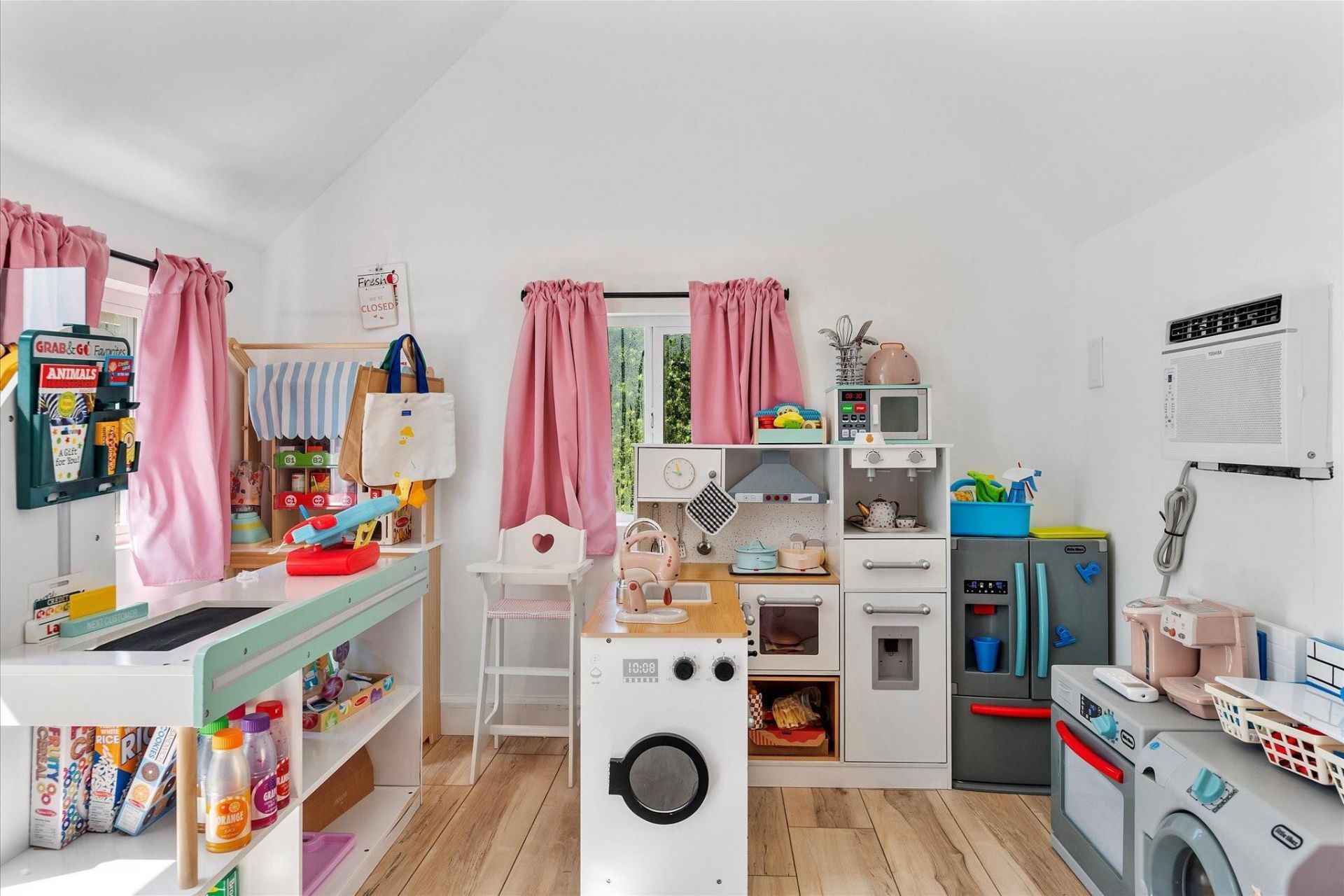 9 Tahoe Lane, Sea Ranch Lakes, FL 33308 Photo