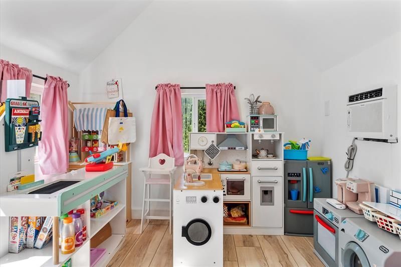 9 Tahoe Ln, Sea Ranch Lakes, FL 33308 Photo