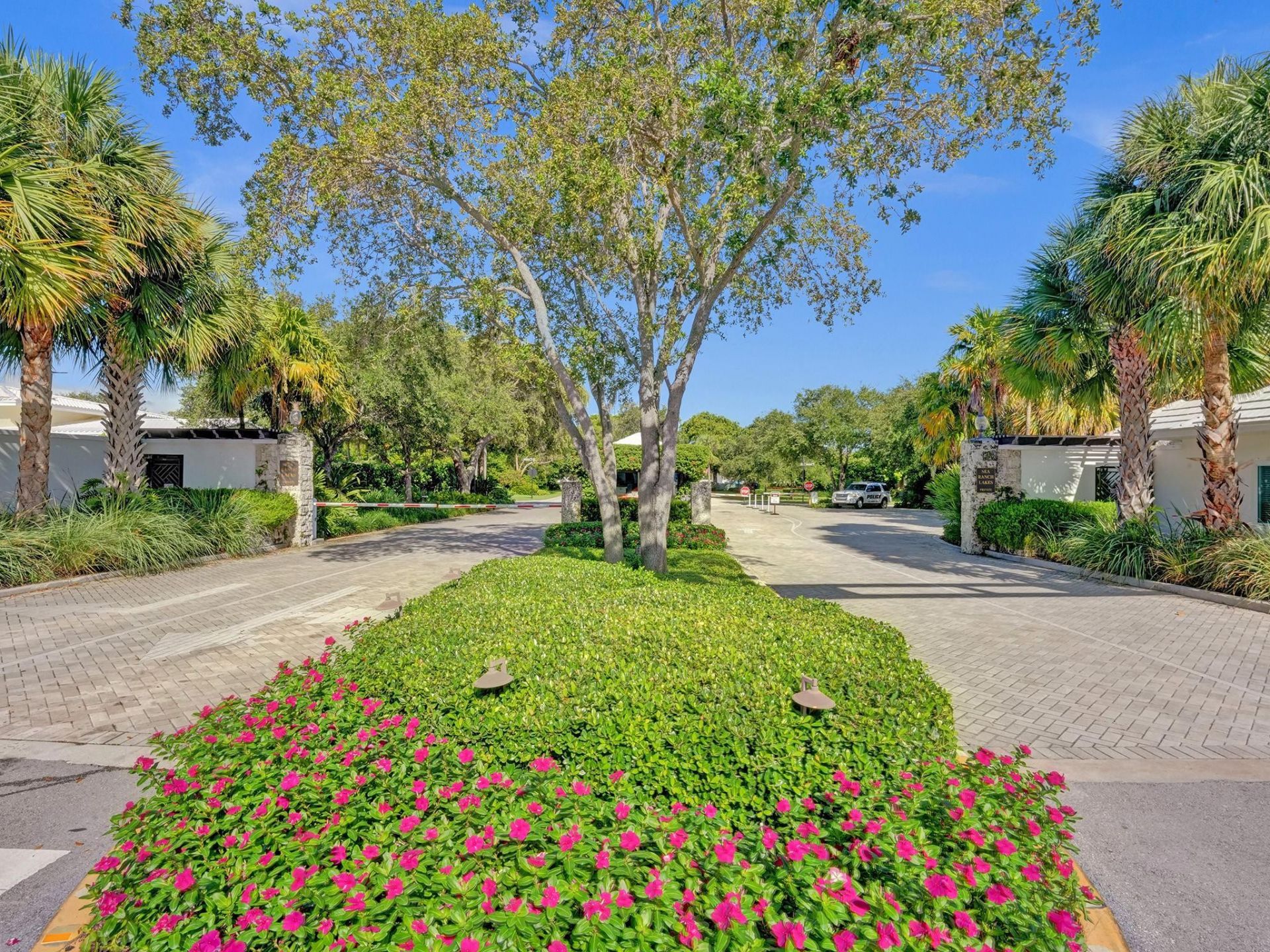 9 Tahoe Lane, Sea Ranch Lakes, FL 33308 Photo