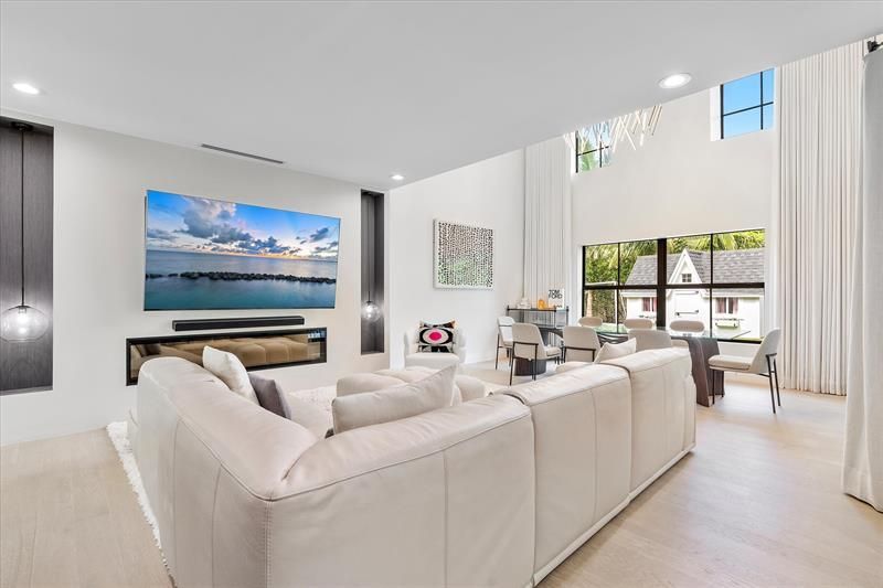 9 Tahoe Ln, Sea Ranch Lakes, FL 33308 Photo