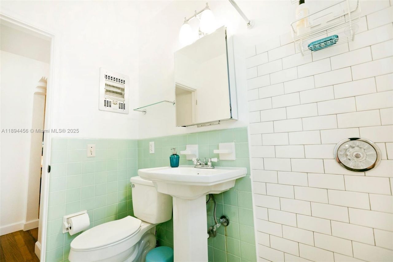 10072 E Bay Harbor Dr, Unit 72D, Bay Harbor Islands, FL 33154 Photo