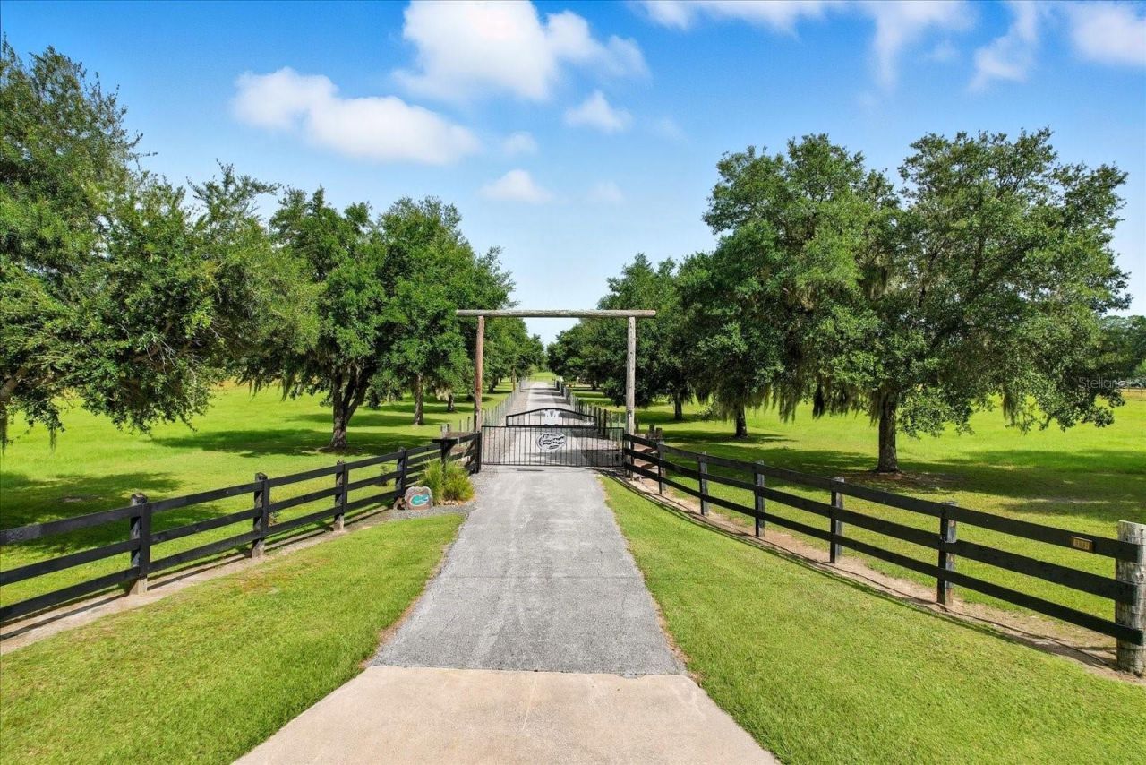 9897 NW 160 Avenue, Morriston, FL 32668 Photo