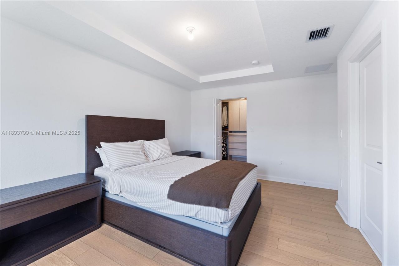 5025 SW 37th St, Pembroke Park, FL 33023 Photo