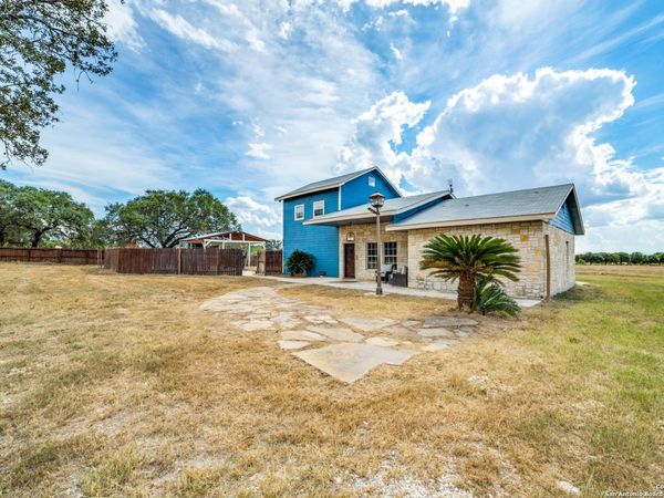 160 County Road 6860, Natalia, TX 78059