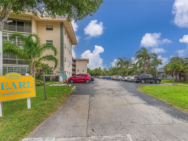 4151 NW 41st St, Unit 308, Lauderdale Lakes, FL 33319