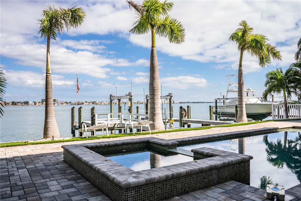 5845 Bahia Way S. Way W, Saint Pete Beach, FL 33706 Photo